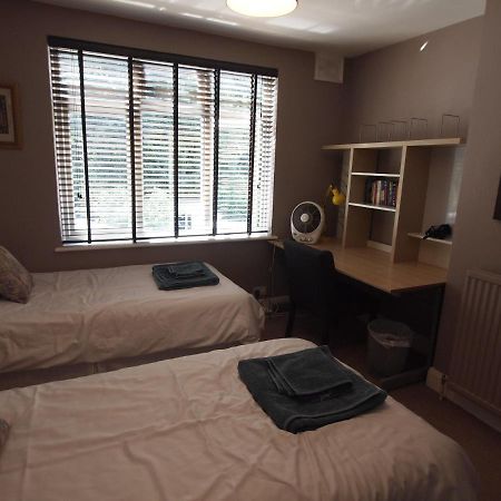 Friendly Home In South London Morden Εξωτερικό φωτογραφία